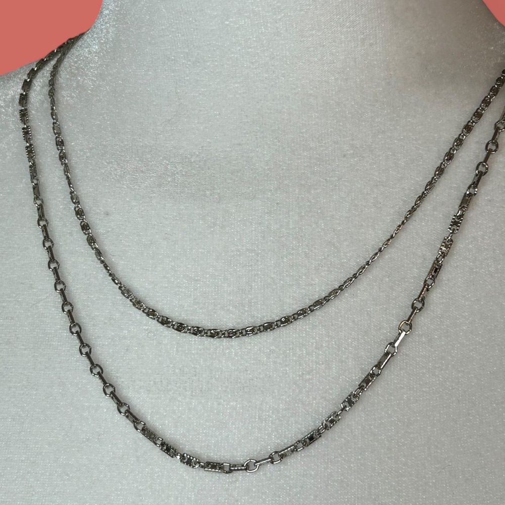 🐚 DOUBLE STRAND SILVER TONE VINTAGE CHAIN NECKLACE W/ SEASHELL CLASP 18" 20" - Picture 5 of 7